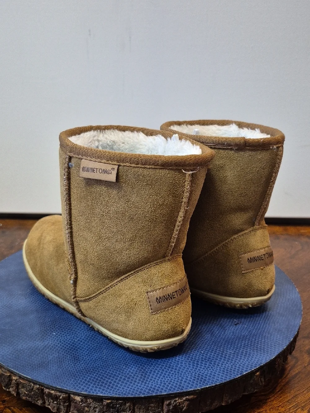 Minnetonka Womens Olympia Short Boots in Golden Tan Size 8M (#1032s)